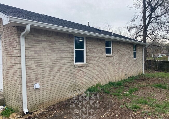 Building Photo - 7104 White Oak Dr