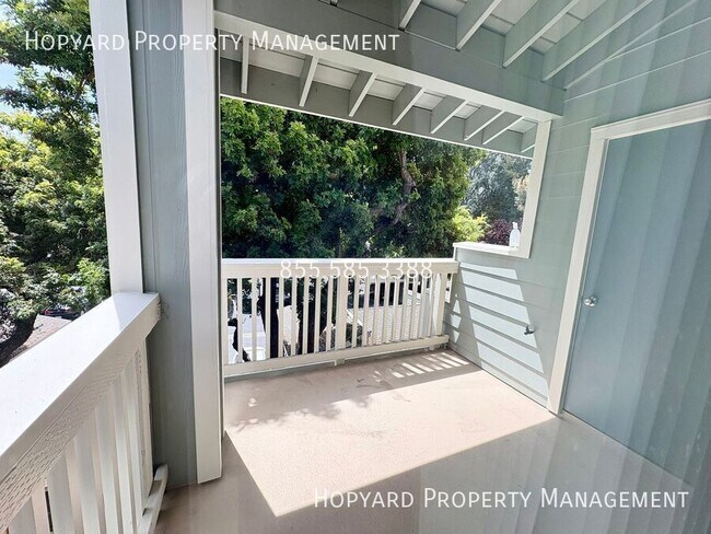 Building Photo - 3663 Oakwood Terrace