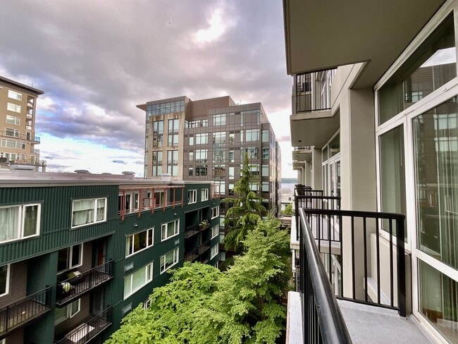 Building Photo - Urban 1-Bedroom Apartment in Downtown Seattle