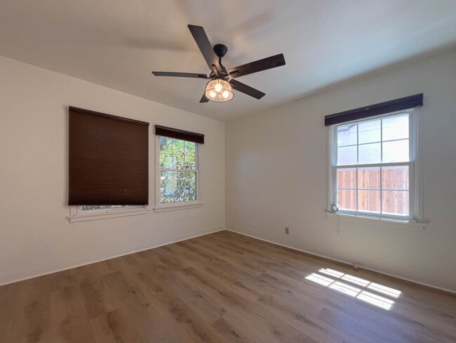 Building Photo - Spacious 3BR Home with Bonus Room in Magno...
