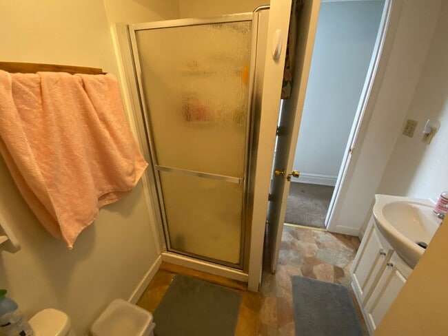 Building Photo - 1204 Kenwood Ave