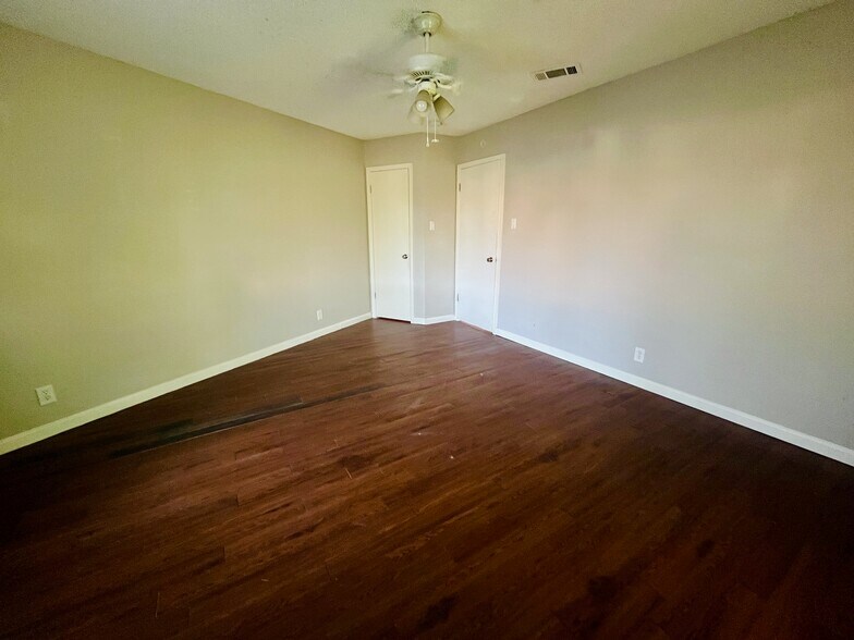 Unit A Bedroom 2 - closet - 8007 Brockman St