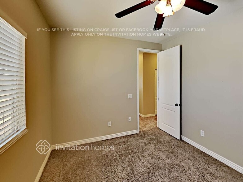 Building Photo - 9516 E Baywood Ave