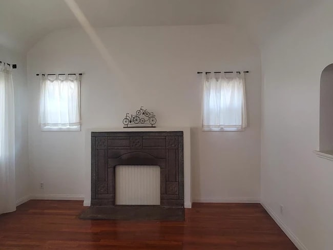 Building Photo - 1882 Corson St