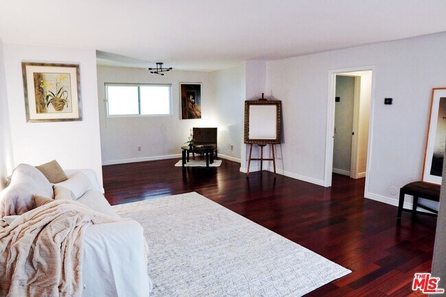 Building Photo - 2418 Graham Ave