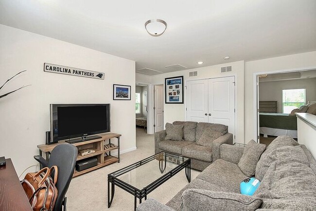 Building Photo - Beautiful Corner Lot 3BD/2.5BA w/ Fenced Yard