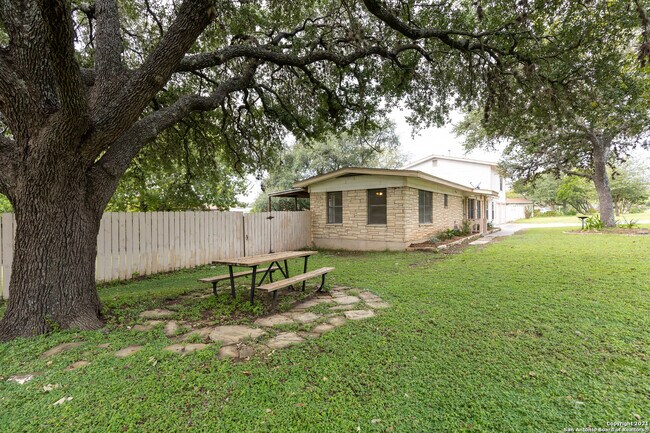 Building Photo - 224 Shadyview Dr
