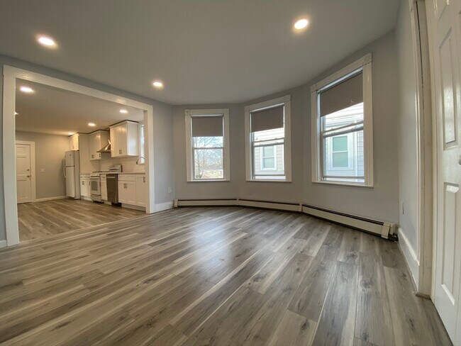 Building Photo - 63 Holten St
