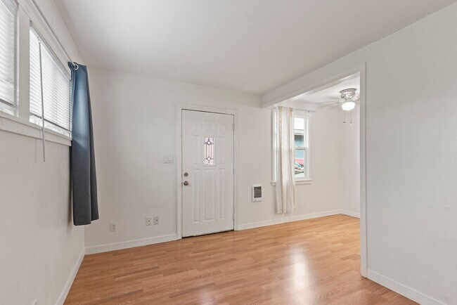 Building Photo - 4025 La Salle St