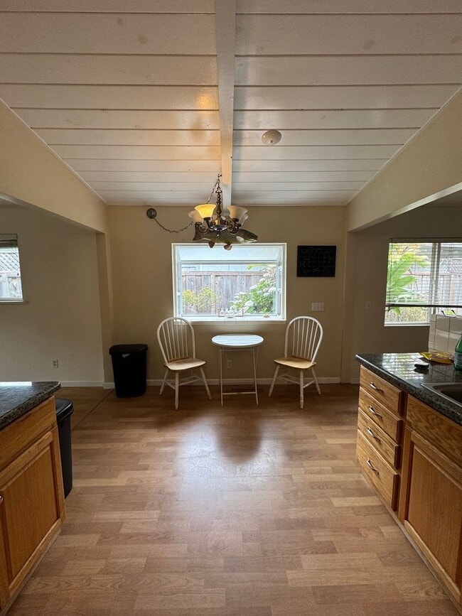 Building Photo - Beautiful 3 bedroom West Side Home! Close ...