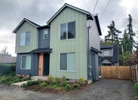 Building Photo - Modern Comfort in the Heart of SE Portland — 3 Bed, 2.5 Bath Home!