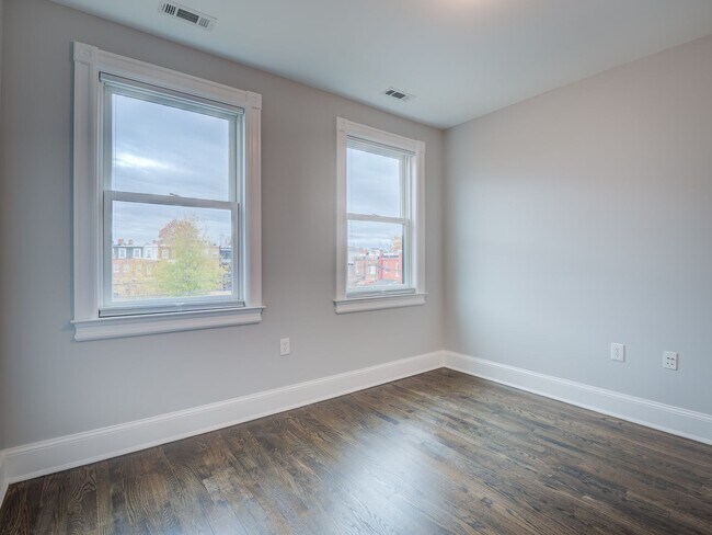 Building Photo - 1022 Park Rd NW