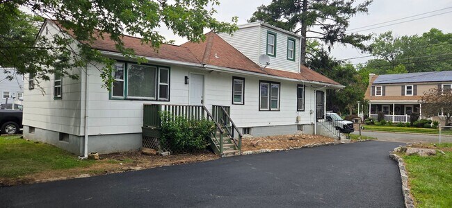 Building Photo - 117 Browning Ave