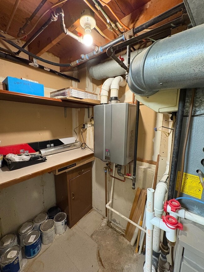 Building Photo - 15 Kingston Dr