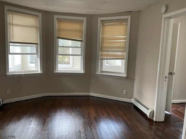 Building Photo - 384 E 9th Ave