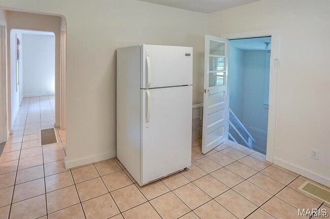 Building Photo - 128 S Meridian Rd