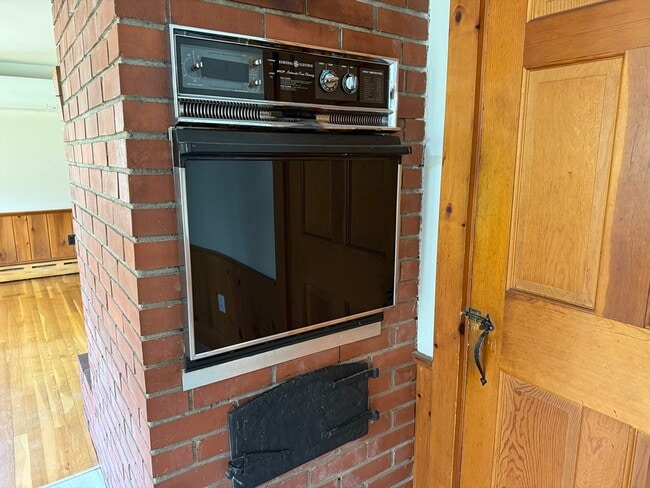 Building Photo - 3 Crescent St