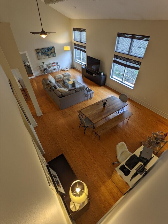 Building Photo - Beautiful furnished Penthouse loft in Elizabeth!