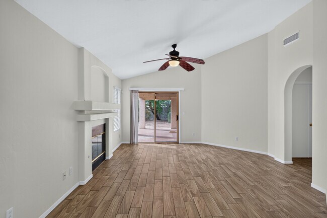 Building Photo - 8998 E Laurie Ann Dr