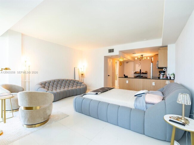 Building Photo - 10275 Collins Ave