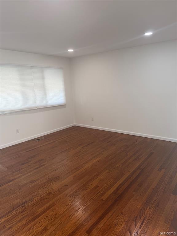 Building Photo - 32627 Dowland Dr