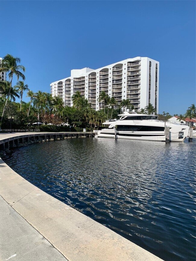 Building Photo - 3610 Yacht Club Dr
