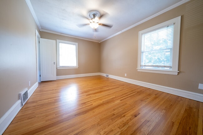 Building Photo - 2019 19th Ave NE