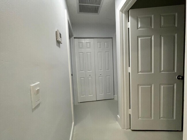 Building Photo - 1630 Zenith Way