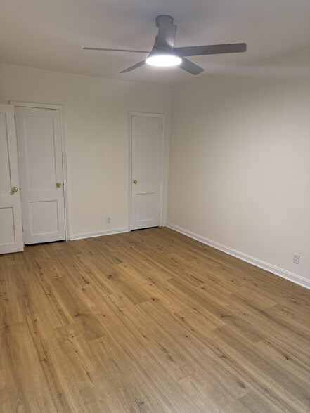 Building Photo - 8420 Little Neck Pky