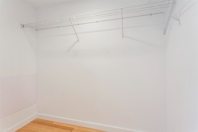 Building Photo - 1 br, 1 bath 4plex - 2545-47 MONTROSE ST U...