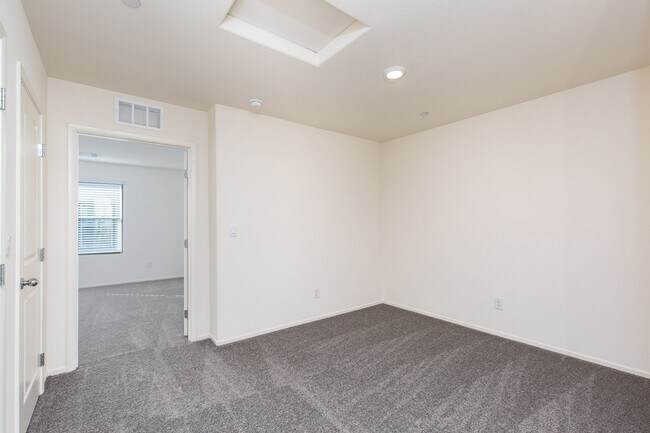 Building Photo - Stunning New-Build Townhouse in Growing 89139 Neighborhood