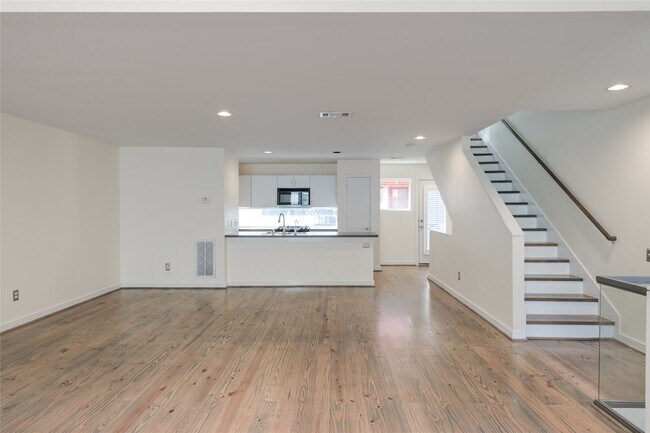 Building Photo - 807 Robin St