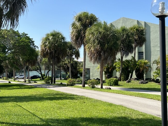 Building Photo - 8911B NW 28th Dr