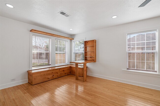 Building Photo - 320 Coronado St