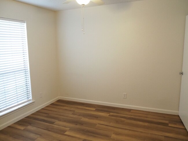 Building Photo - 3 Bed 2 Bath in Fort Worth