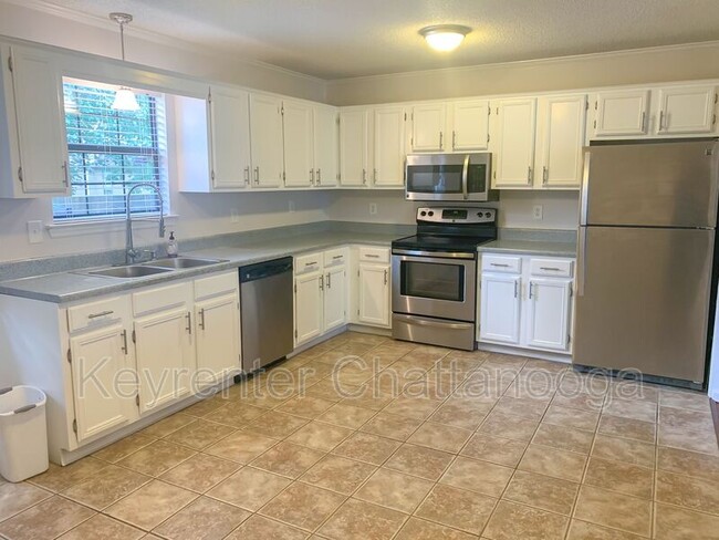 Building Photo - 8307 Iris Dr