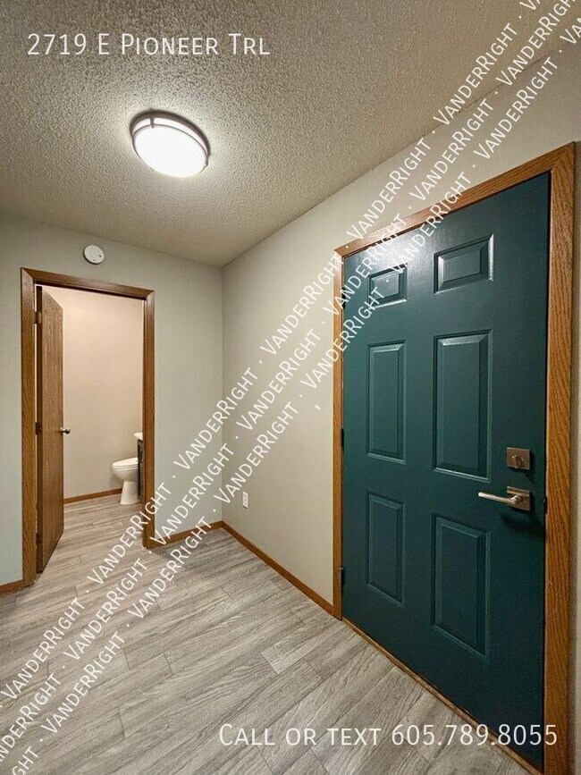 Building Photo - 2719 E Pioneer Trail