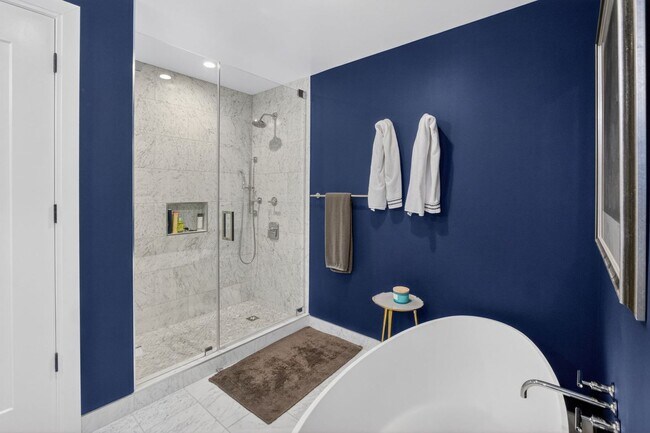Building Photo - Stunning 2BR/2BA Luxury Condo // Capitol Hill Views // Garage Parking included
