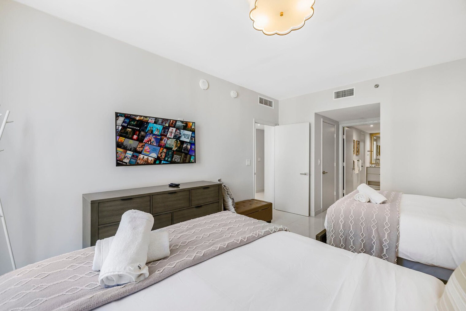 Building Photo - 485 Brickell Ave