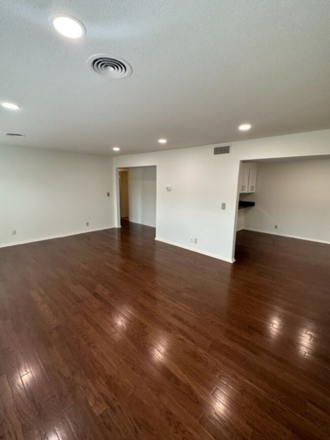 Building Photo - 2BD/2BA Condo located in Germantown!
