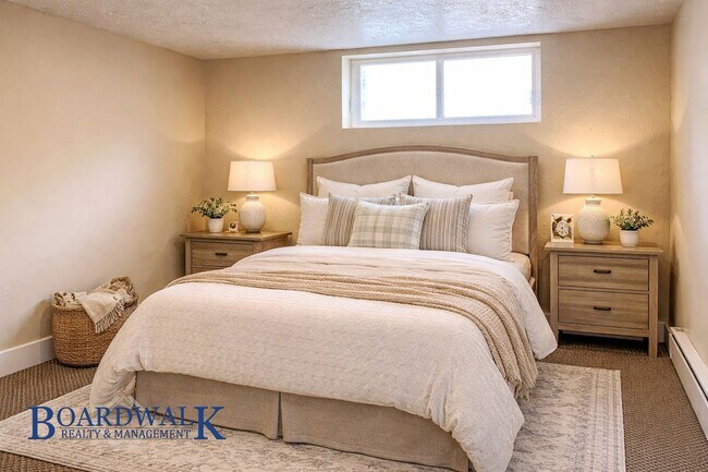 Building Photo - 228/230 S 300 W