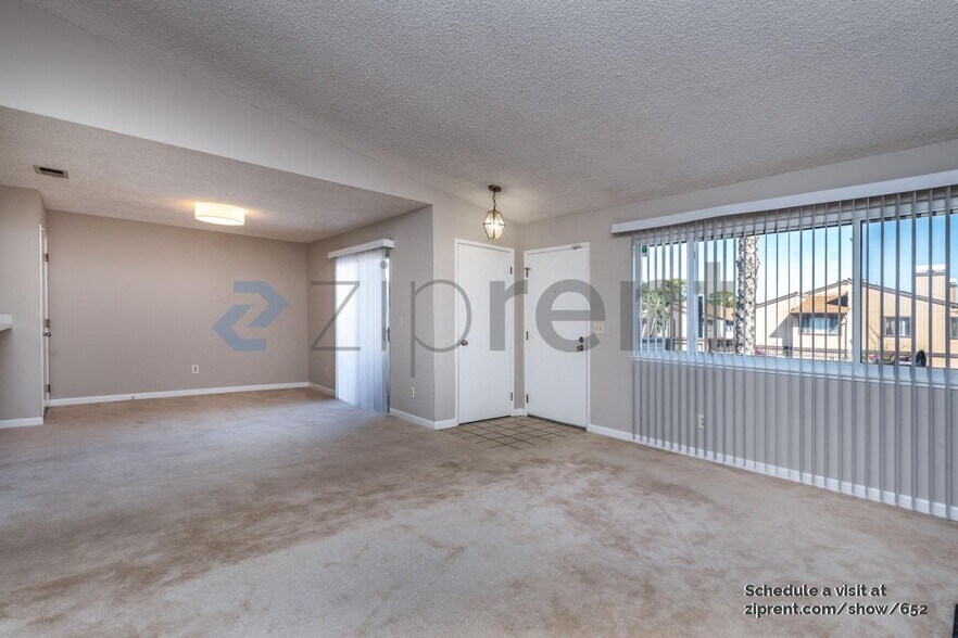 Building Photo - 151 Silcreek Dr