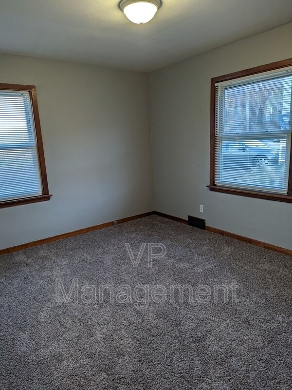 Building Photo - 410 23rd St