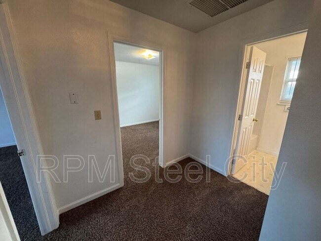 Building Photo - 498-498 W Bellflower Dr