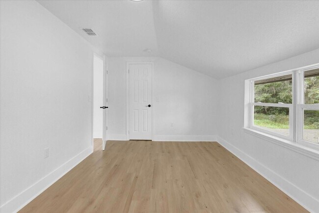 Building Photo - 5851 SE Drew Rd