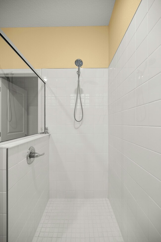 Building Photo - 6137 SW 70th Ave