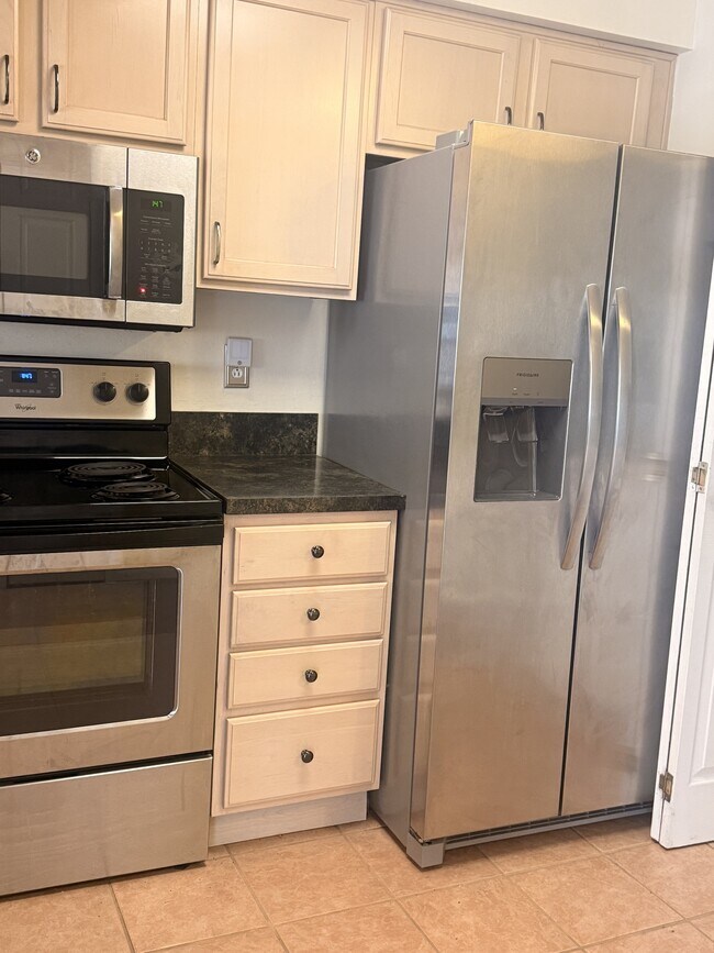 Building Photo - 2526 Cove Point Pl