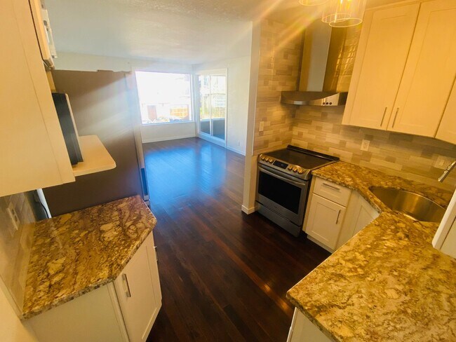 Building Photo - EPIC REA, INC.- Beautiful Noe Valley Remod...