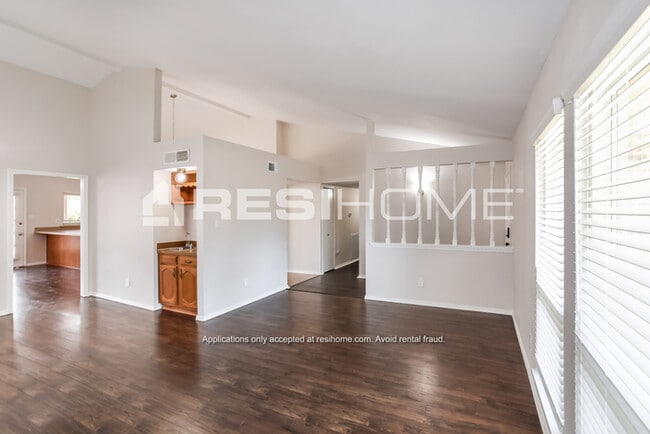 Building Photo - 4525 Larner St