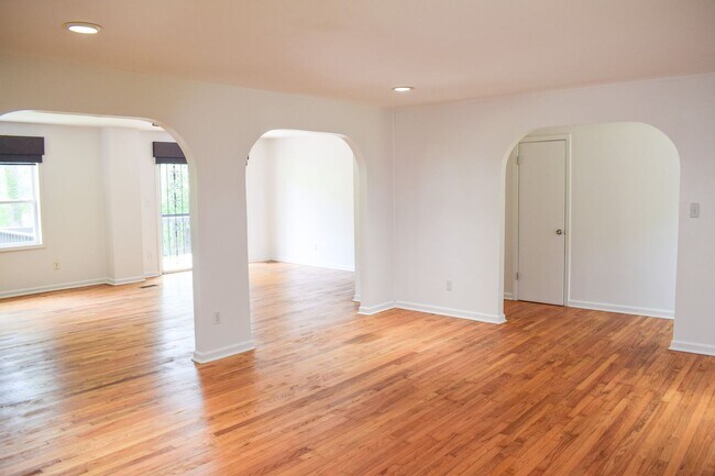 Building Photo - 1610 E 27th Ave